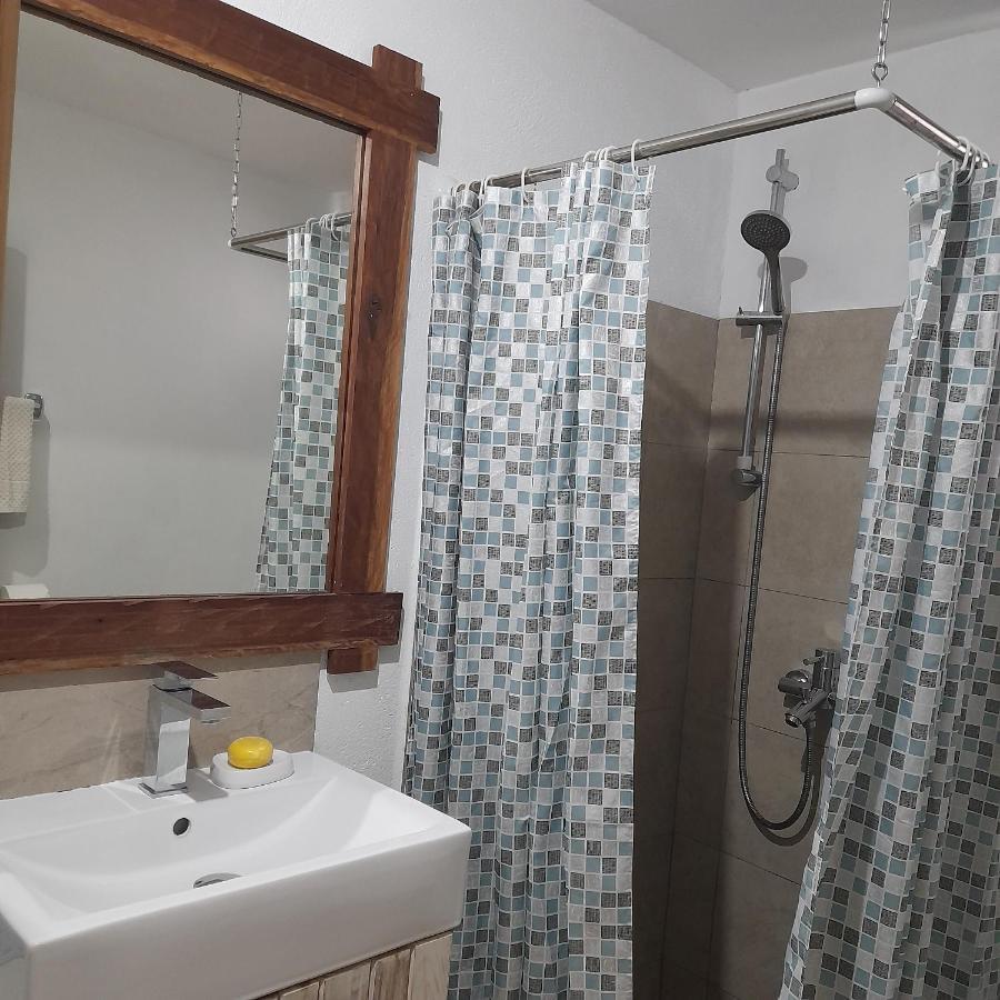 תמרין Holiday Surf Lodge מראה חיצוני תמונה