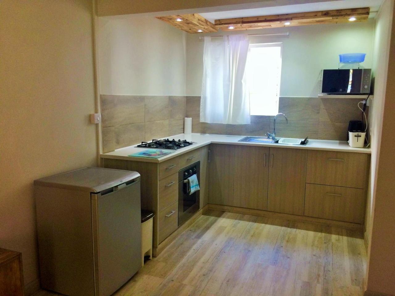 תמרין Holiday Surf Lodge מראה חיצוני תמונה