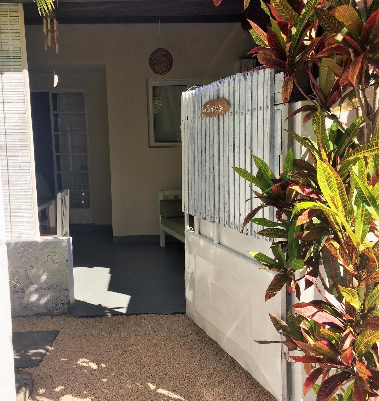 תמרין Holiday Surf Lodge מראה חיצוני תמונה